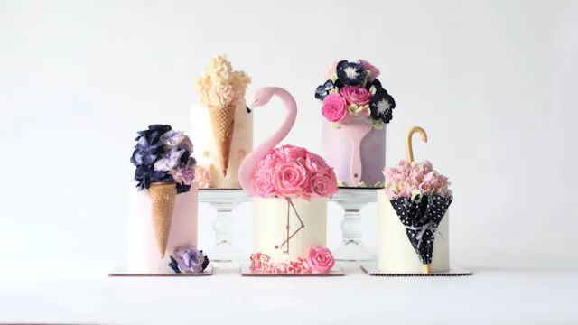 Pink flamingo buttercream cake with b...
