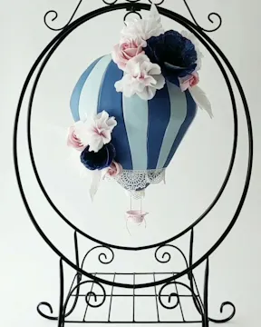 Hanging Hot Air Balloon Cake, cut!