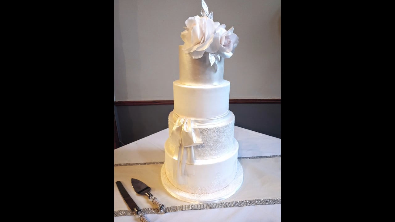 Edible Fabric Sash/Bow & Properly Stacking a 4-Tier