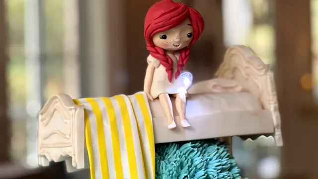 Sitting Girl Topper