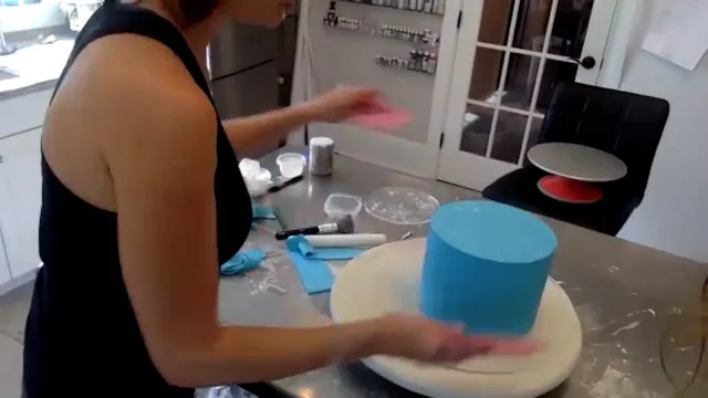 Live! Paneling Round Cake Tiers with ...