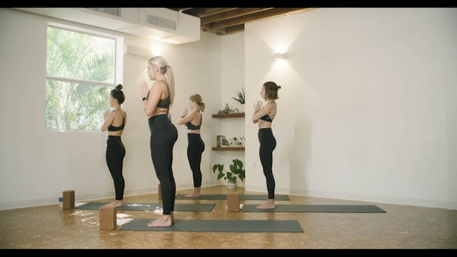 Yoga - Root Flow with Leigh