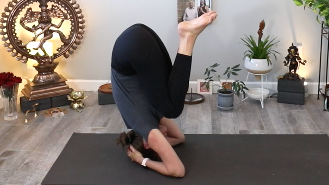 Pathway to ākuñcanāsana