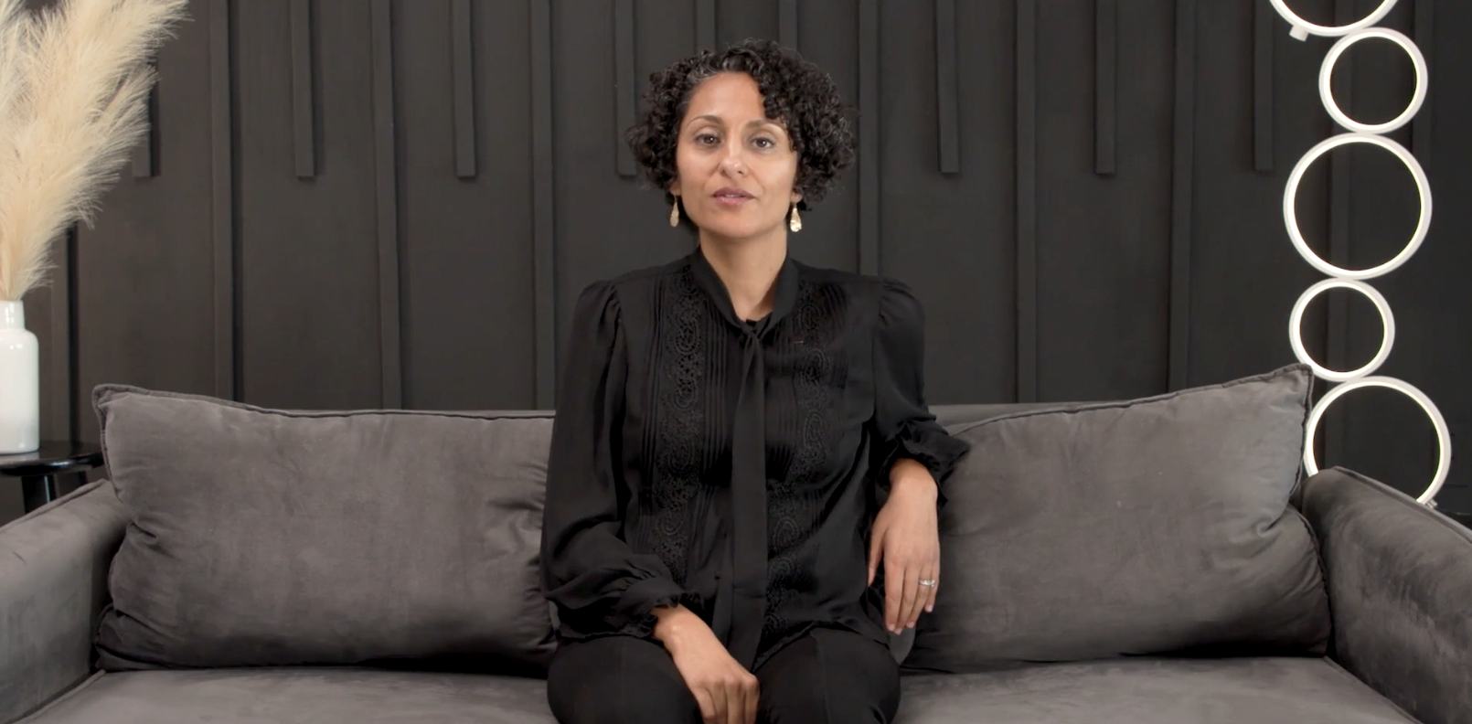 الفعّال والتواصل بتعاطف العربية  (العربية)