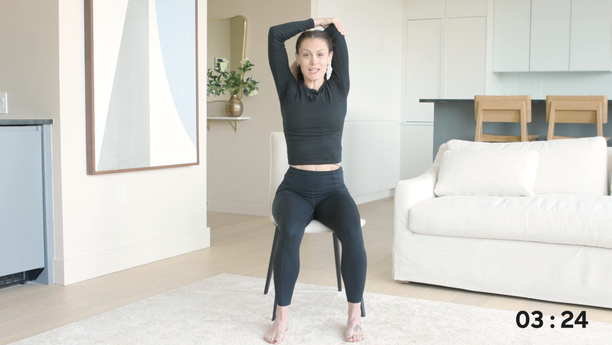 Alongamento sentado para parte superior do corpo (Português)