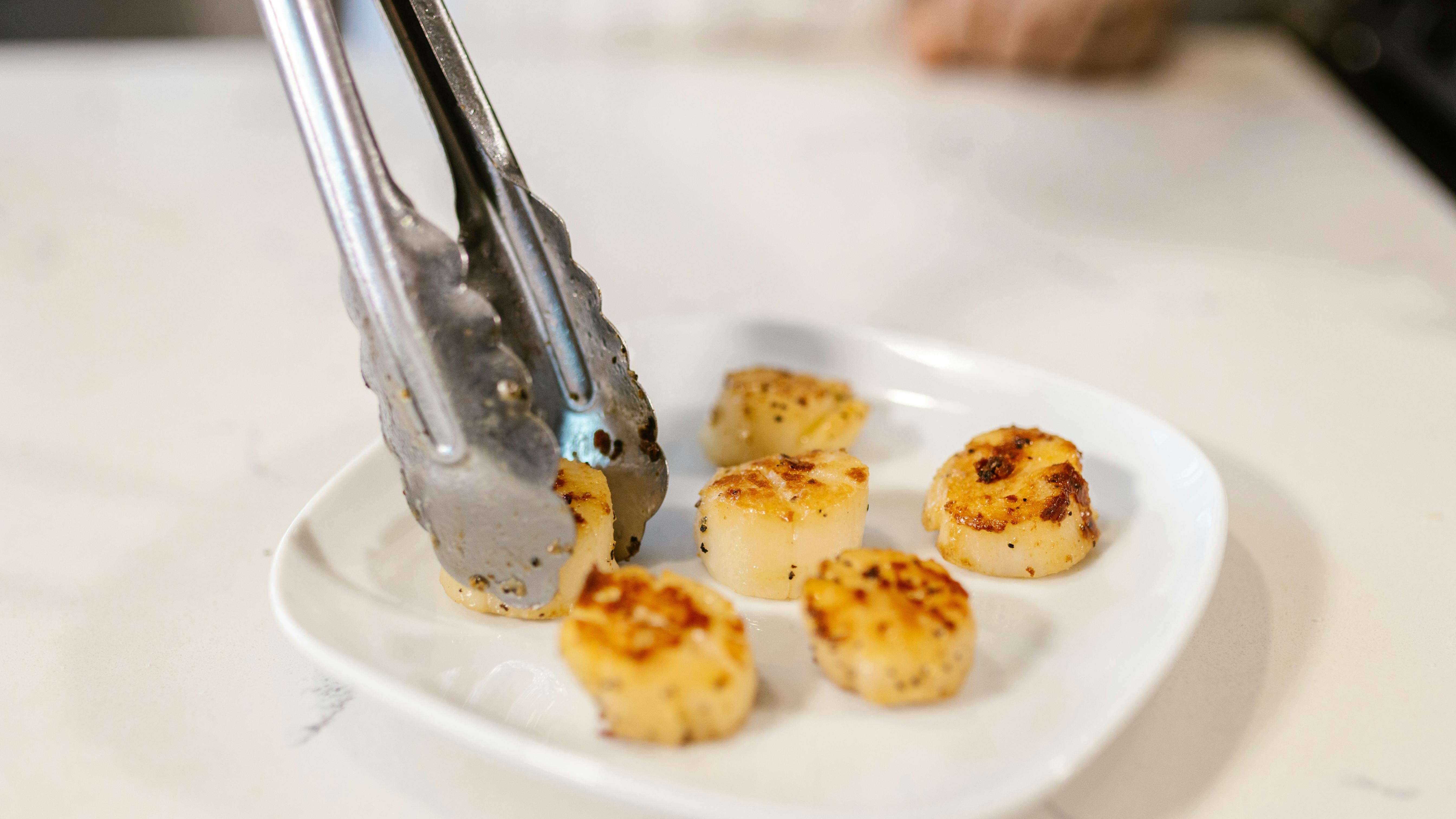 Pan Seared Scallops With Garlic & Lemon