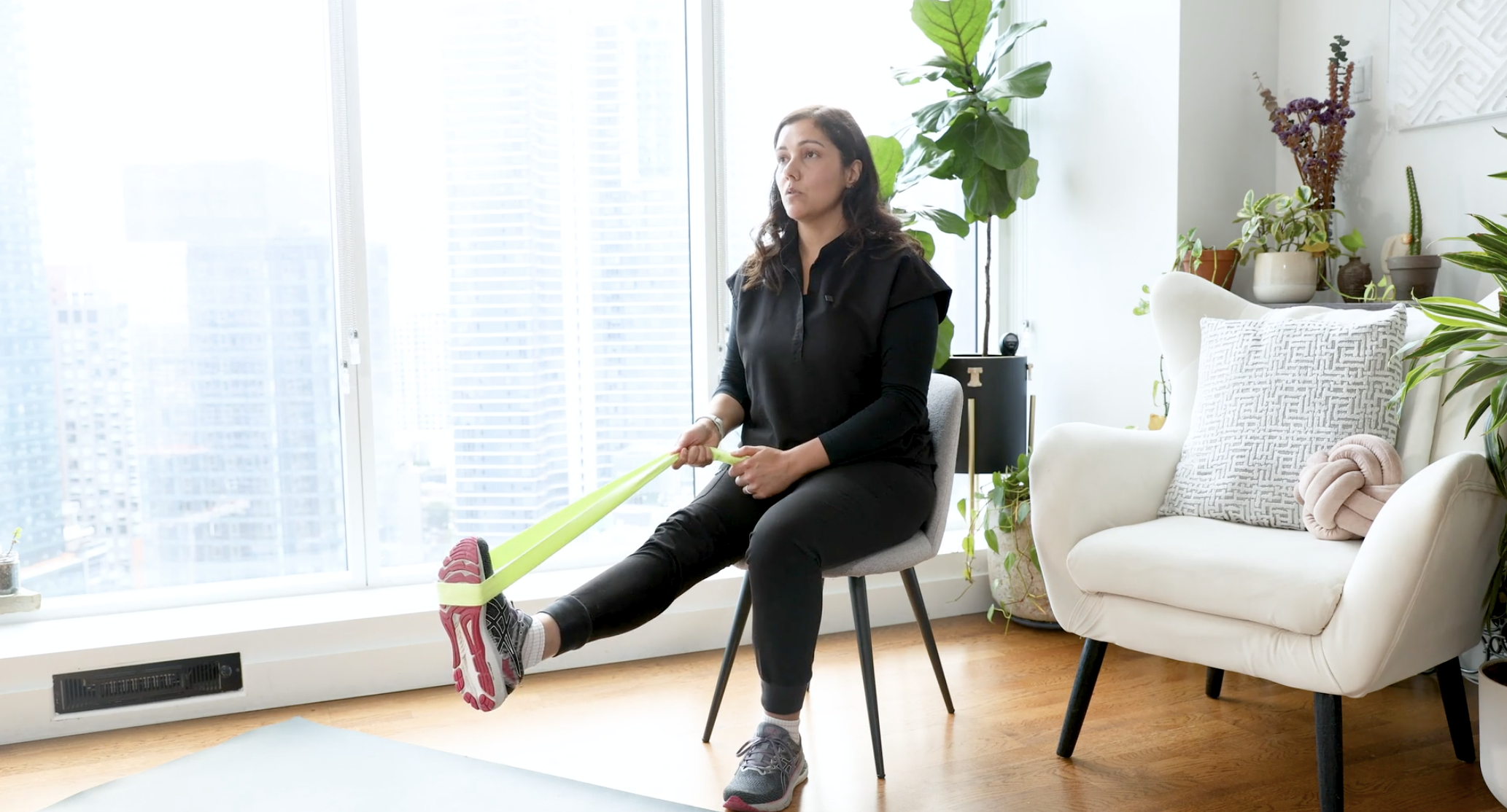 Alongamnento em posição sentado (Português)