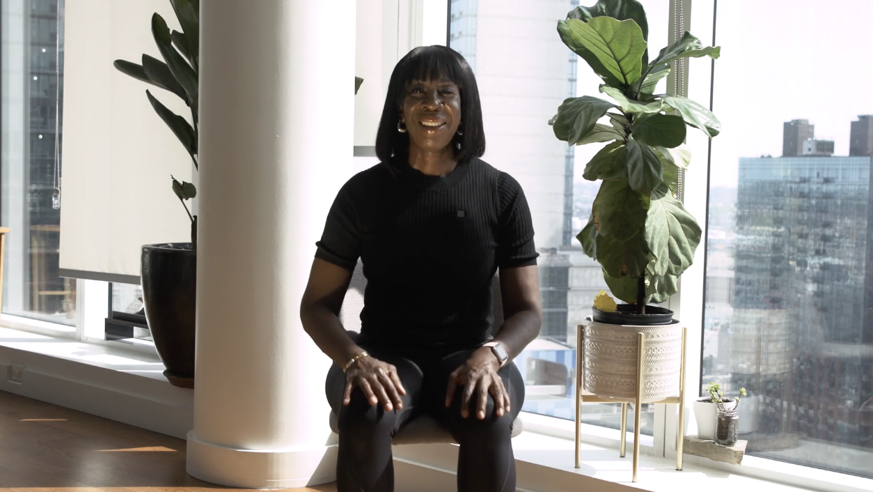 Un ejercicio sentado para la circulación (Español)