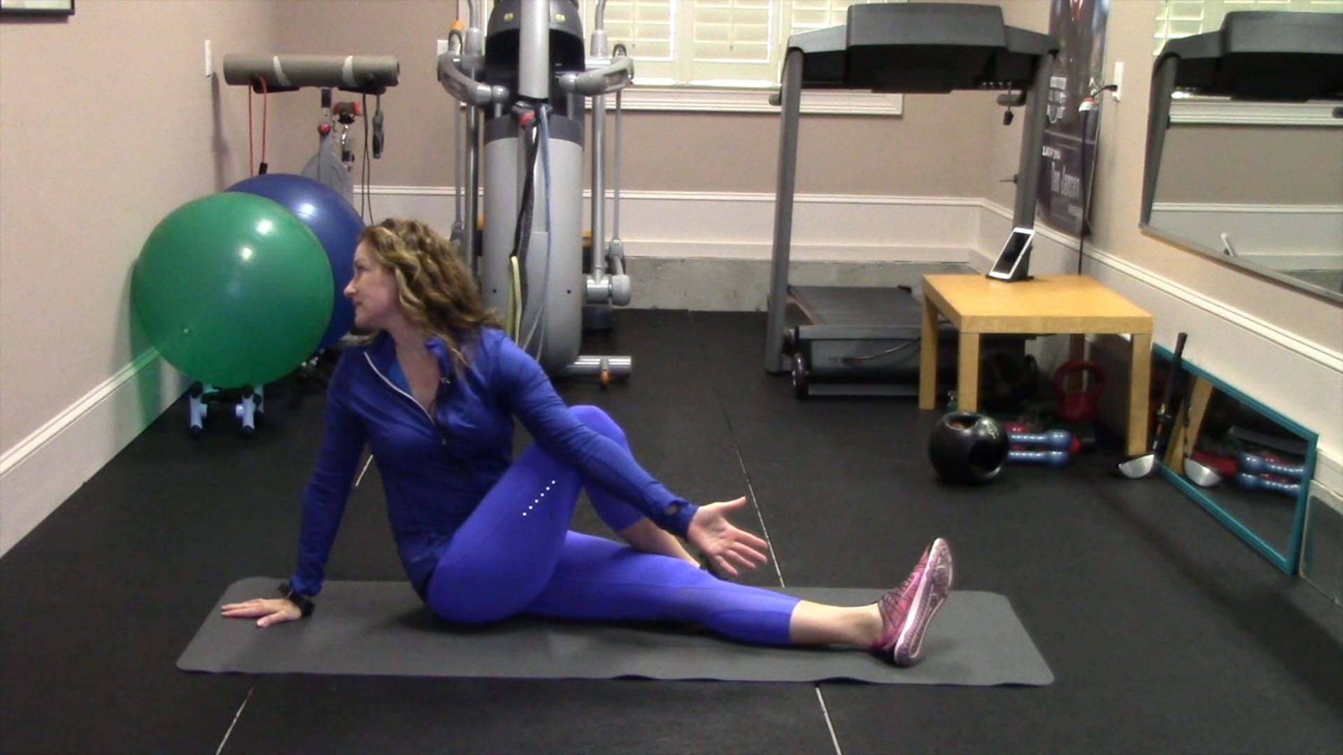 1-minute-Torso Stretch on Floor 