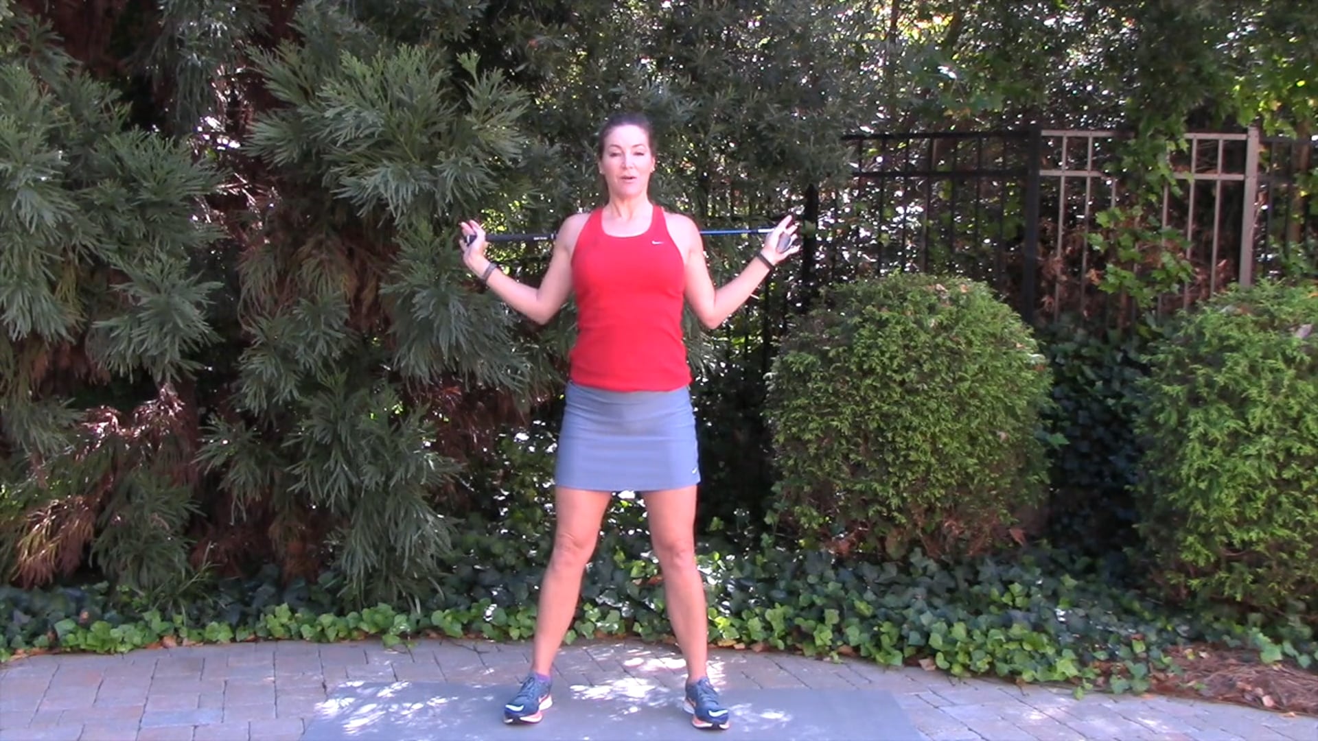 1-minute Shoulder Stretch with Golf Club