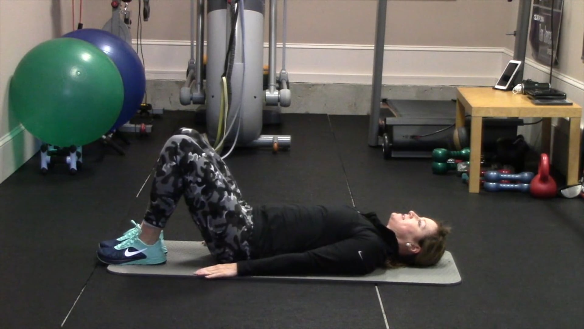 1-minute Shoulder Stretch on Floor
