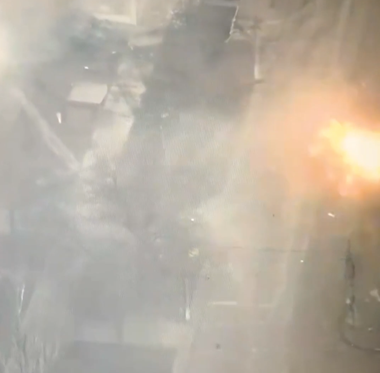 Russian tank shoots lone Ukrainian 