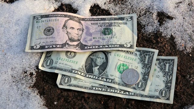 Living in Minimum Wage