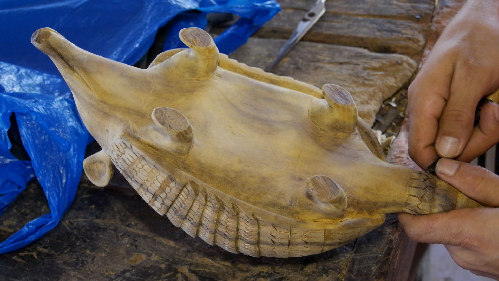 Wood figurines feed Amazon forest communities