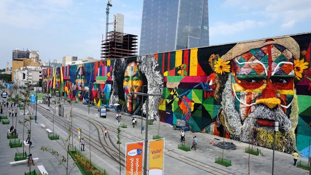 Eduardo Kobra: Expressing His Feeling...