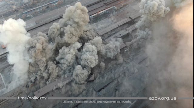 Explosions at Mariupol industrial com...