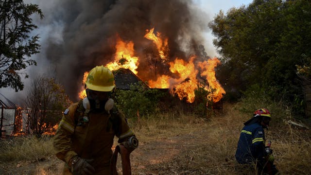 Residents evacuated and Acropolis shu...