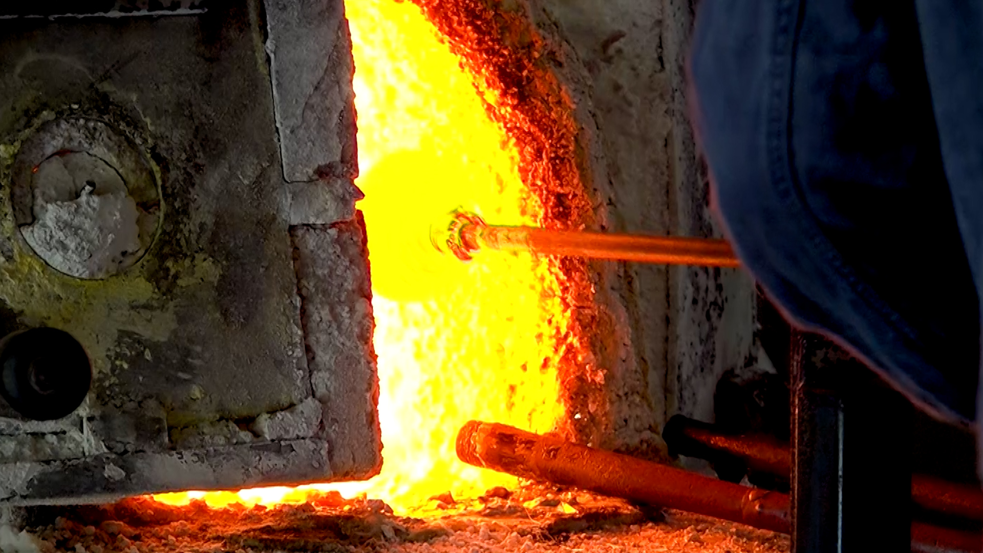 Hungary's disappearing glass masters