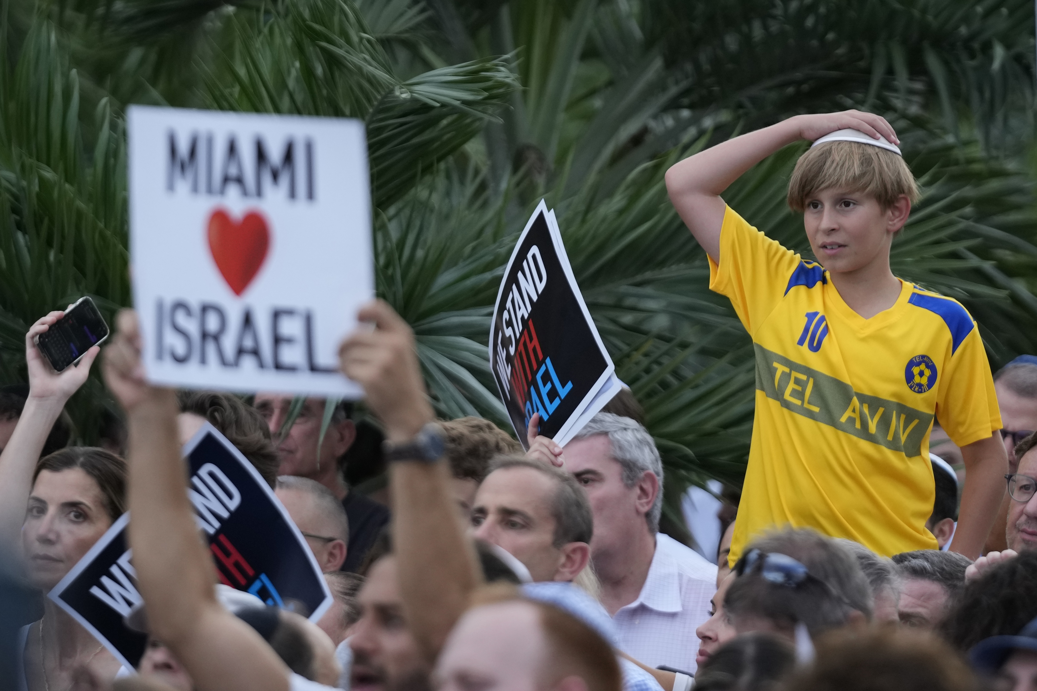 Stampede in Florida during vigil for Israel