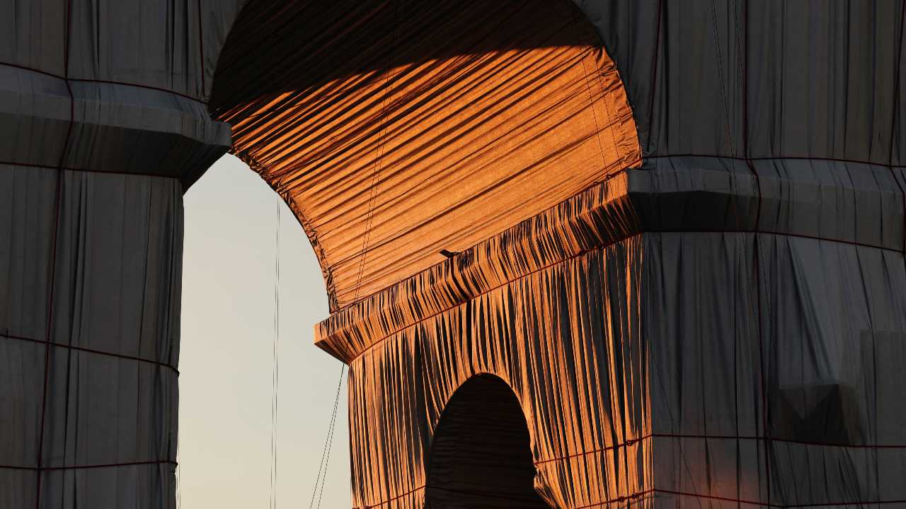 'Art' de Triomphe: Paris landmark wrapped in fabric