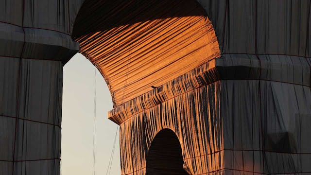 'Art' de Triomphe: Paris landmark wra...
