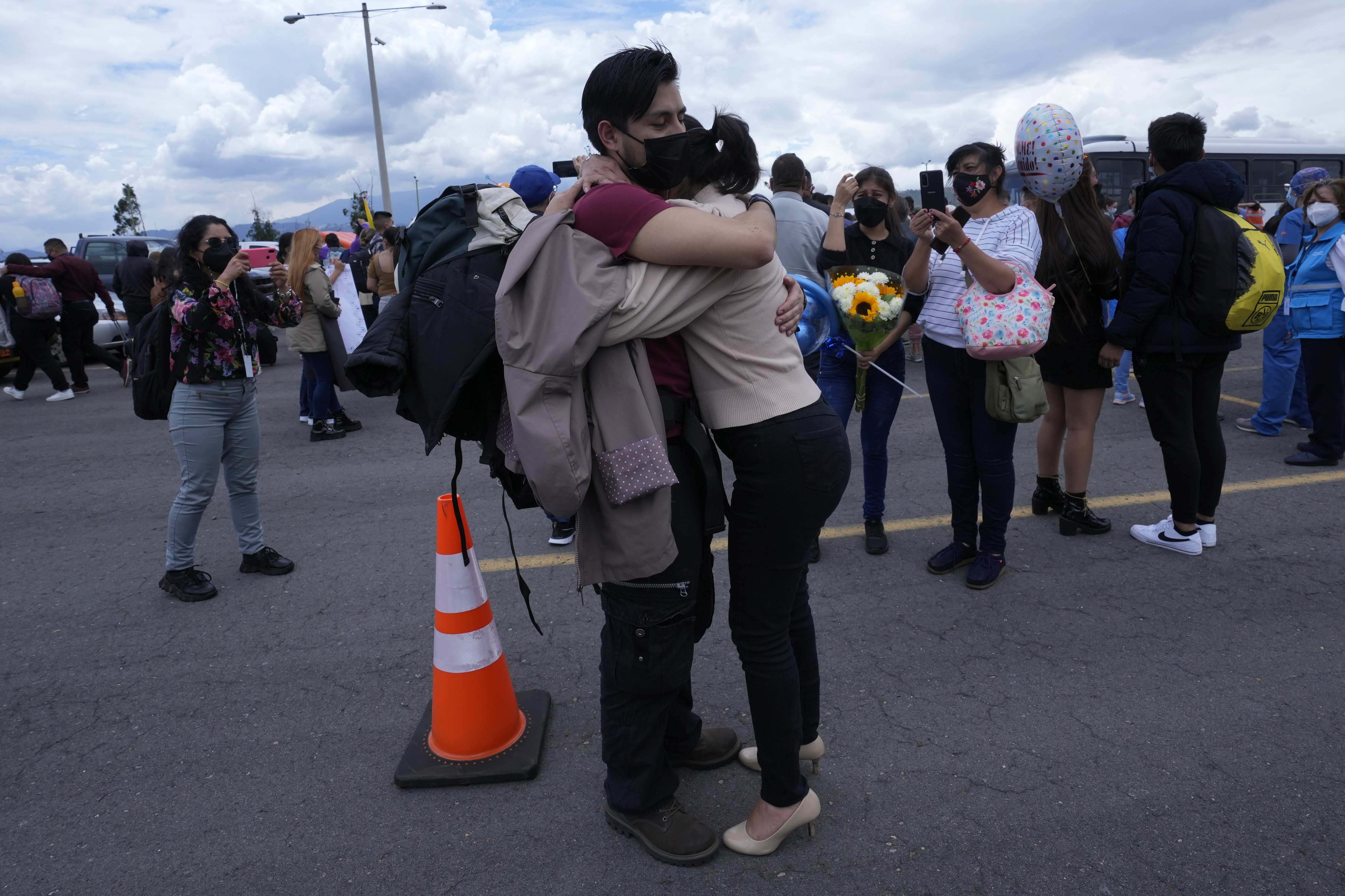 Ecuadorians and Peruvians flee Ukraine