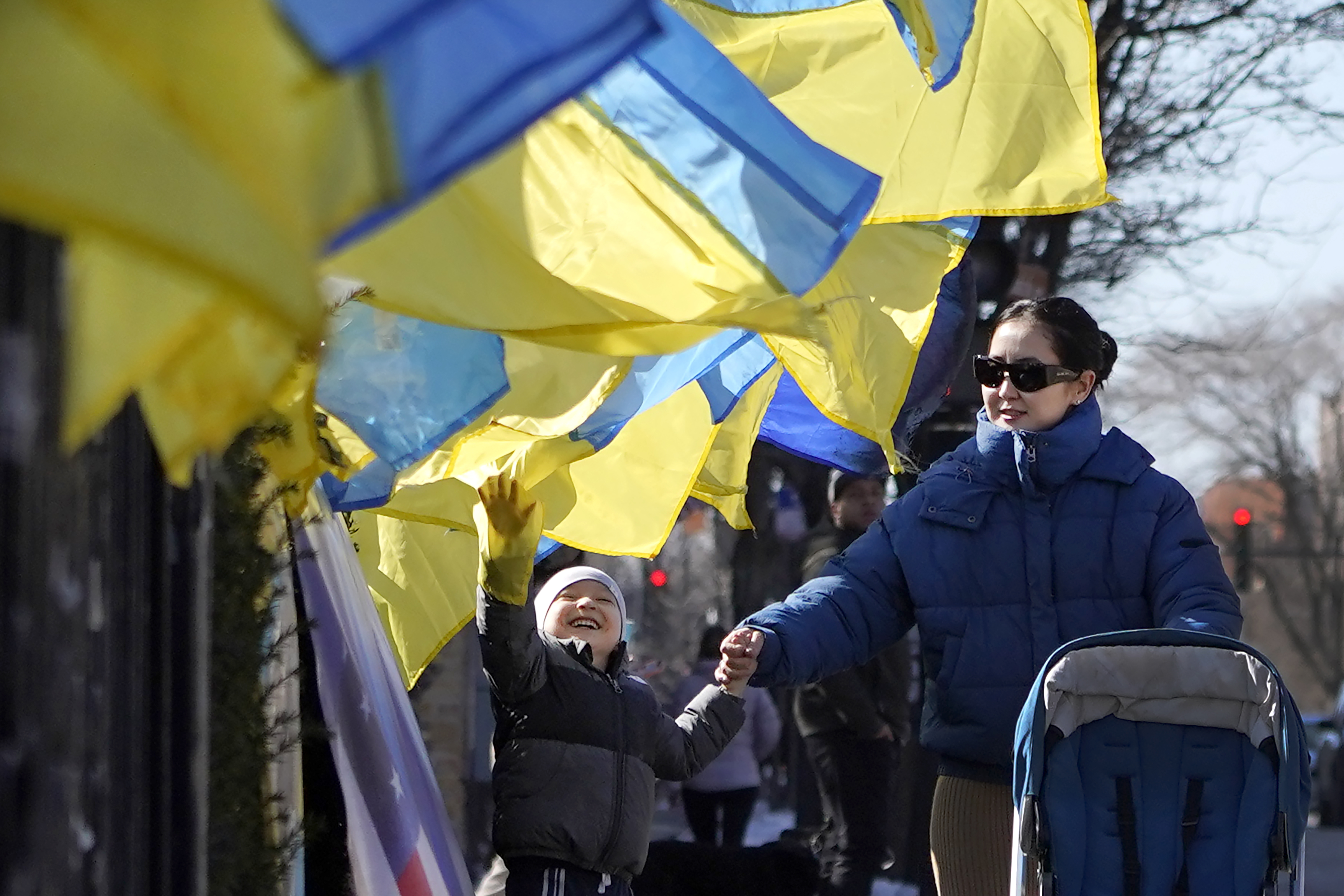 Ukraine refugees reach Chicago