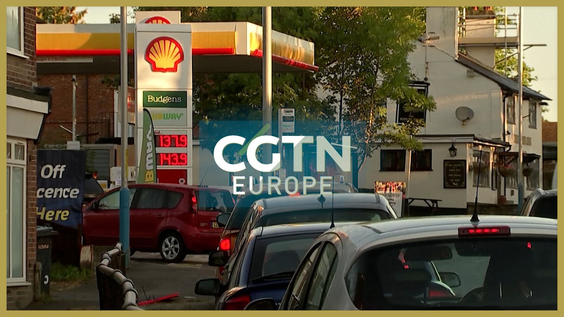 UK government ready to deploy troops to drive tankers amid fuel crisis