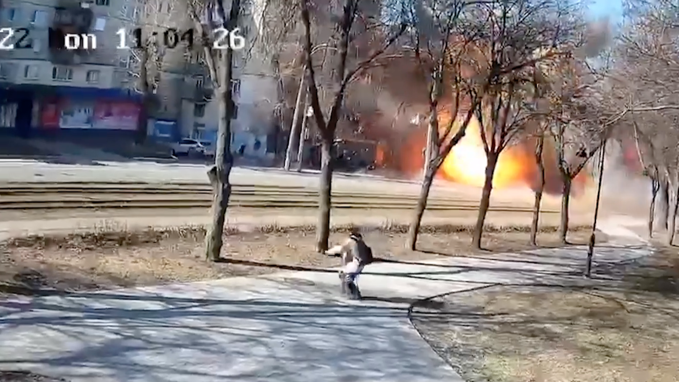 Moment: Russian missile hits Kyiv