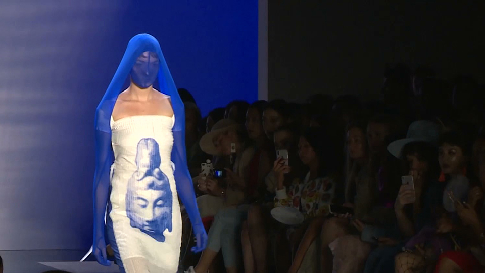 Women work to reshape fashion industry 