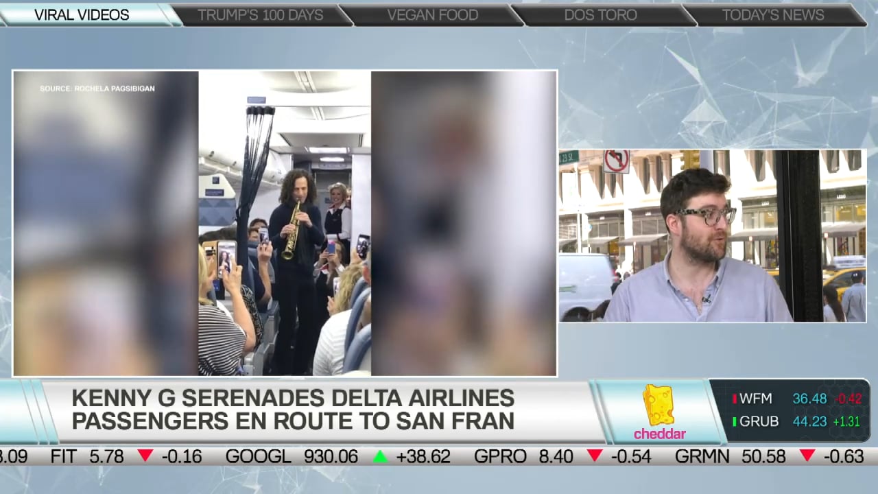 Kenny G Serenades Delta Passengers