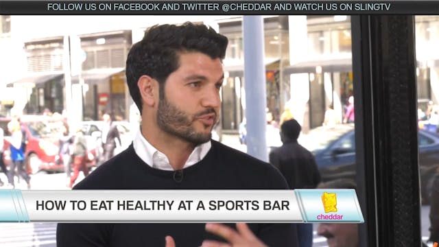 How to Eat Healthy at a Sports Bar
