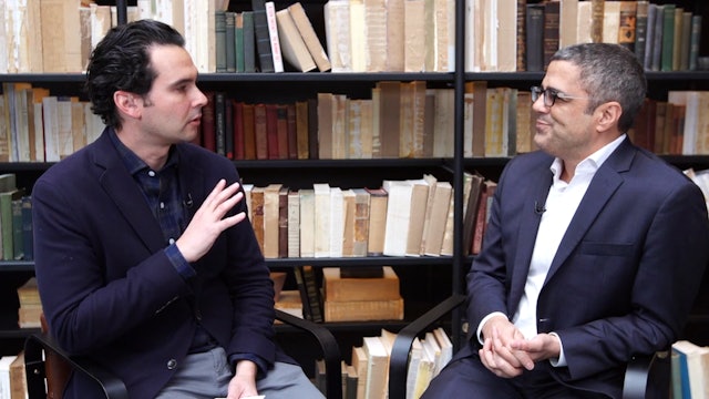 E! News is encouraging viewers to be a part of its live broadcast on Facebook