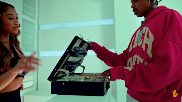 Lamar Cash | Fresh Out (Official Musi...