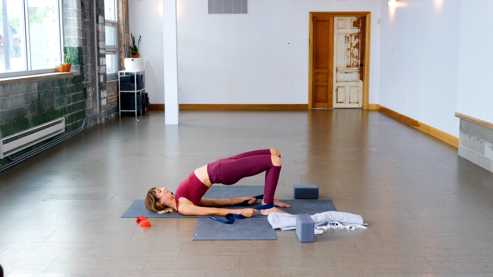 Prenatal: Glute Strength + Stability with Kacee