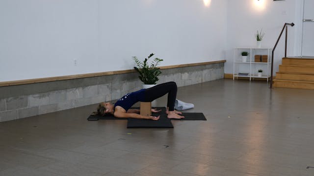 Yoga + Strength: Hamstrings + Core wi...