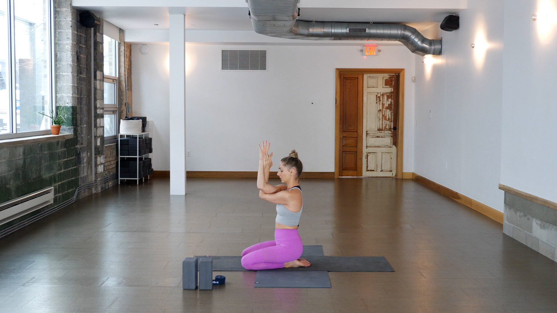 10 Minute Shoulder Stretch with Amber