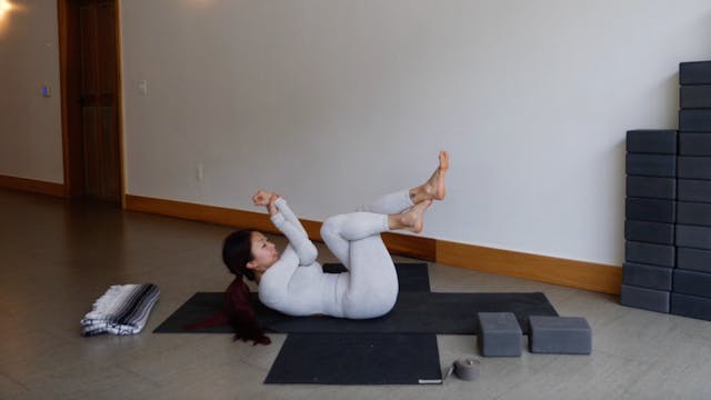 6 Minute Core + Breathwork with Soojin