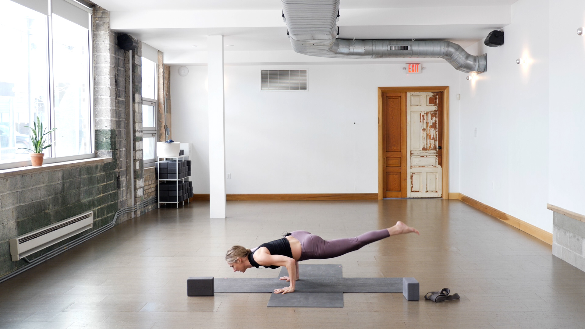 Advanced Arm Balance Transitions with Amber