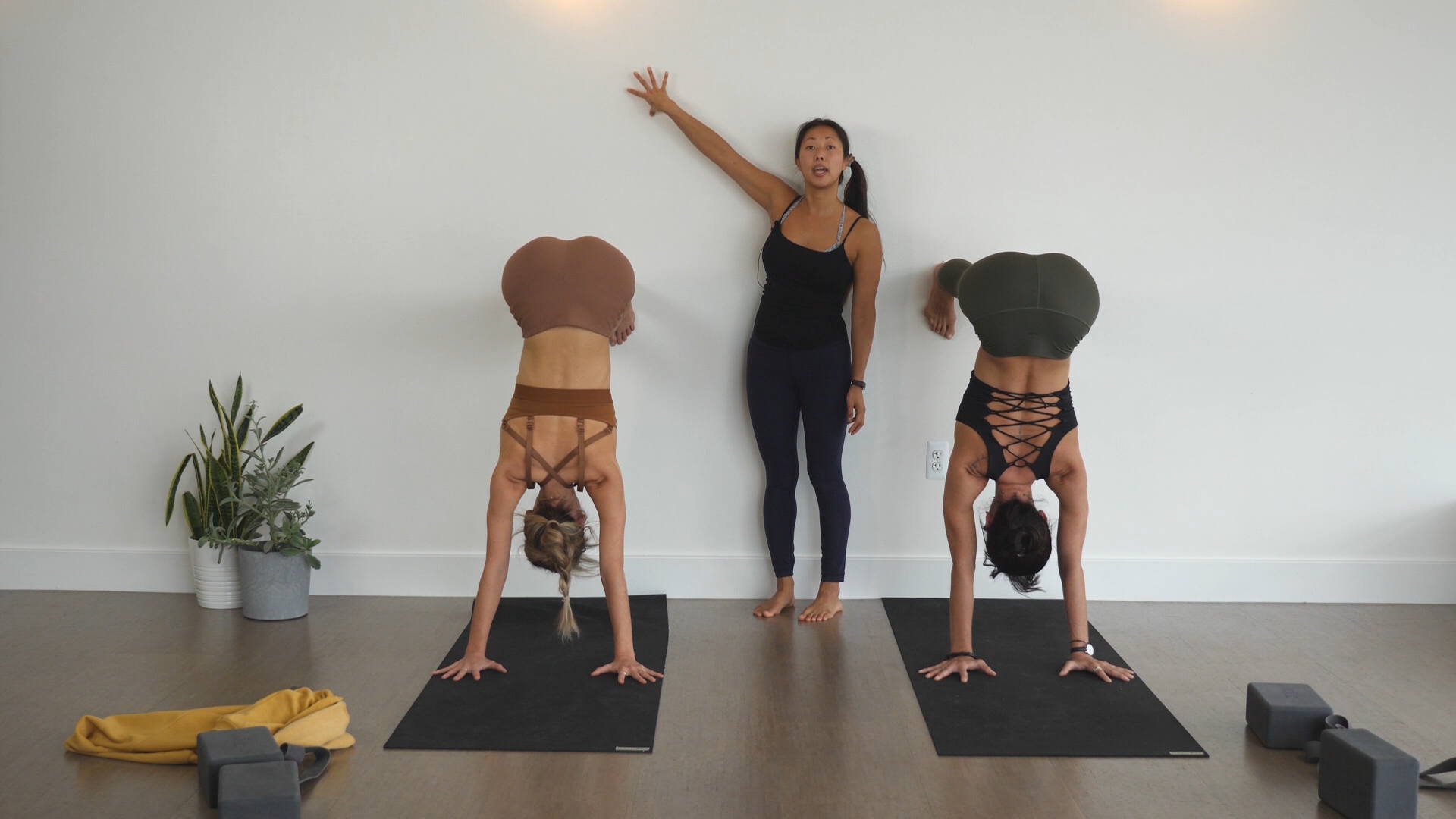 Slow Burn: Box Handstand with Soojin