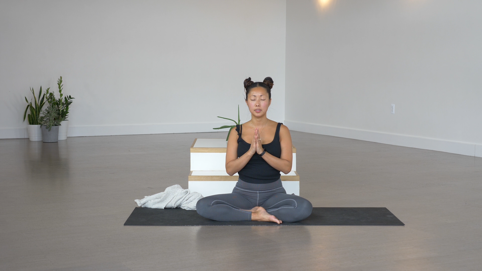 13 Minute Meditation + Pranayama with Soojin