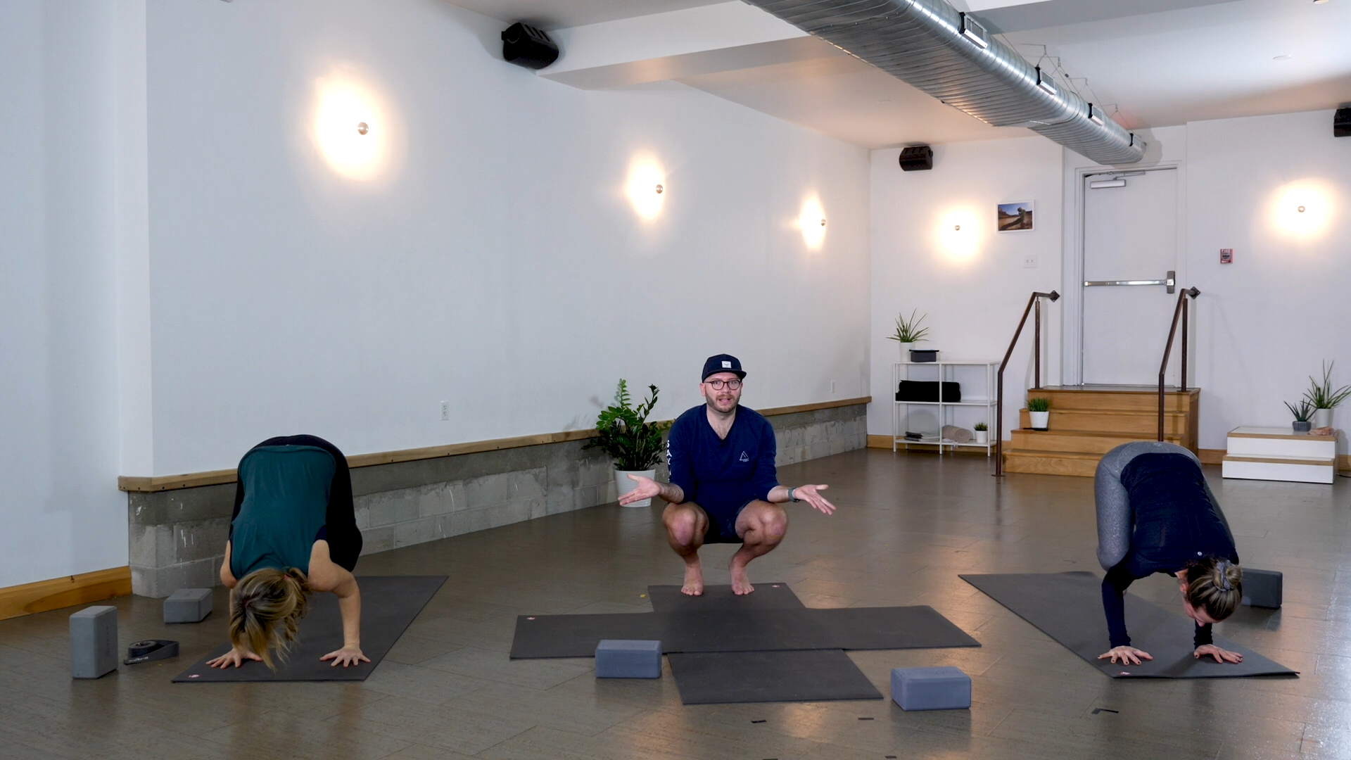 20 Minute Core + Bakasana with Chris