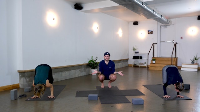 Yoga + Strength: Core + Crow with Chris