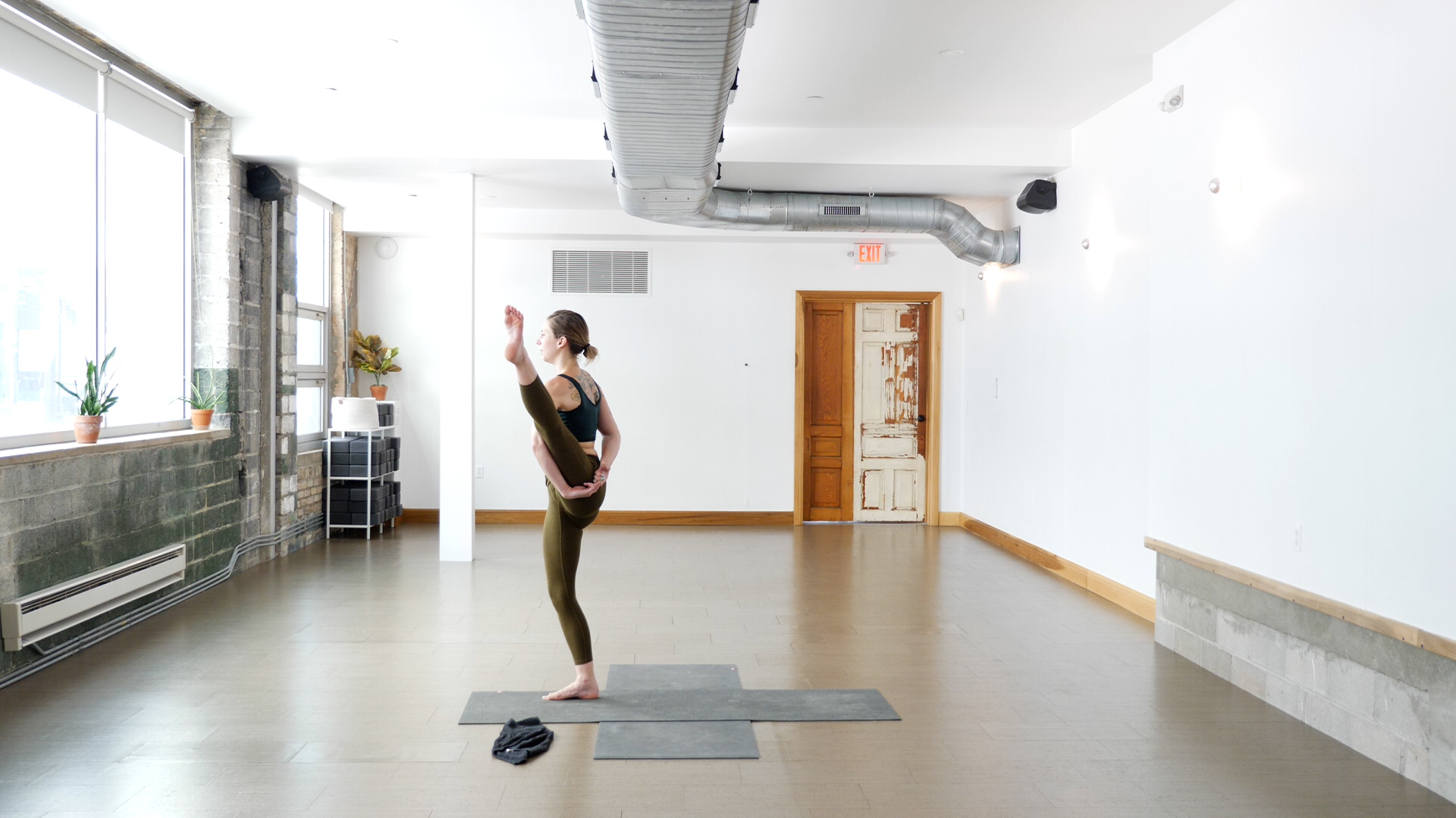 20 Minute Vinyasa for Balancing with Alice 