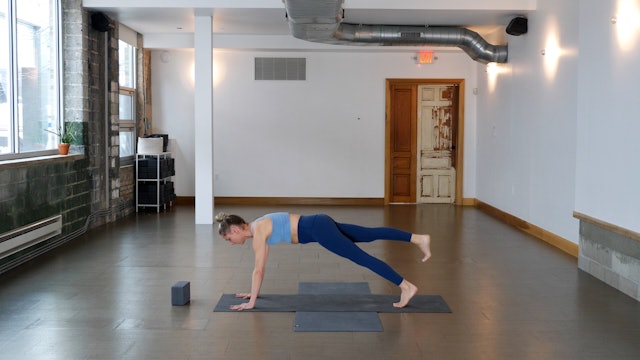 10 Minute Hip Strength with Amber 
