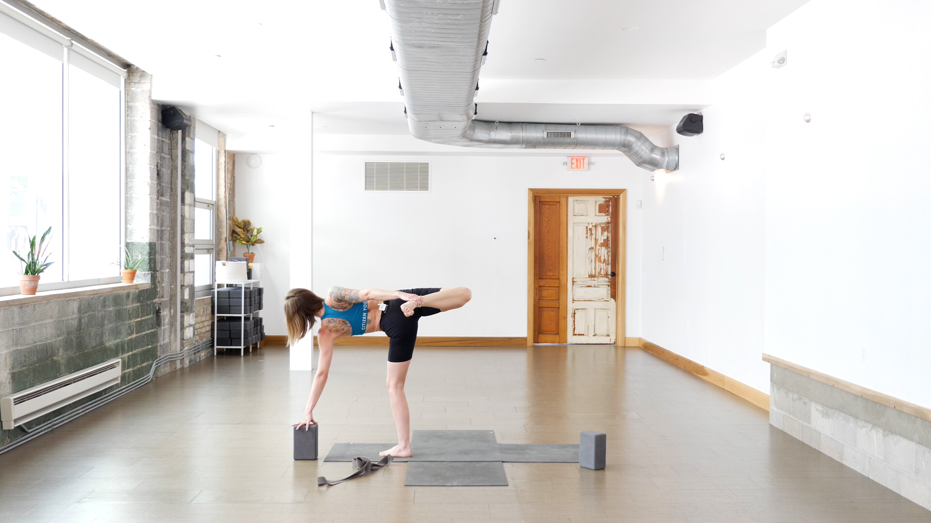 20 Minute Flow to Sugarcane Pose with Alice