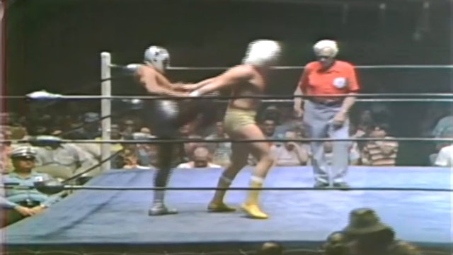 Mil Mascaras vs. Gino Hernandez