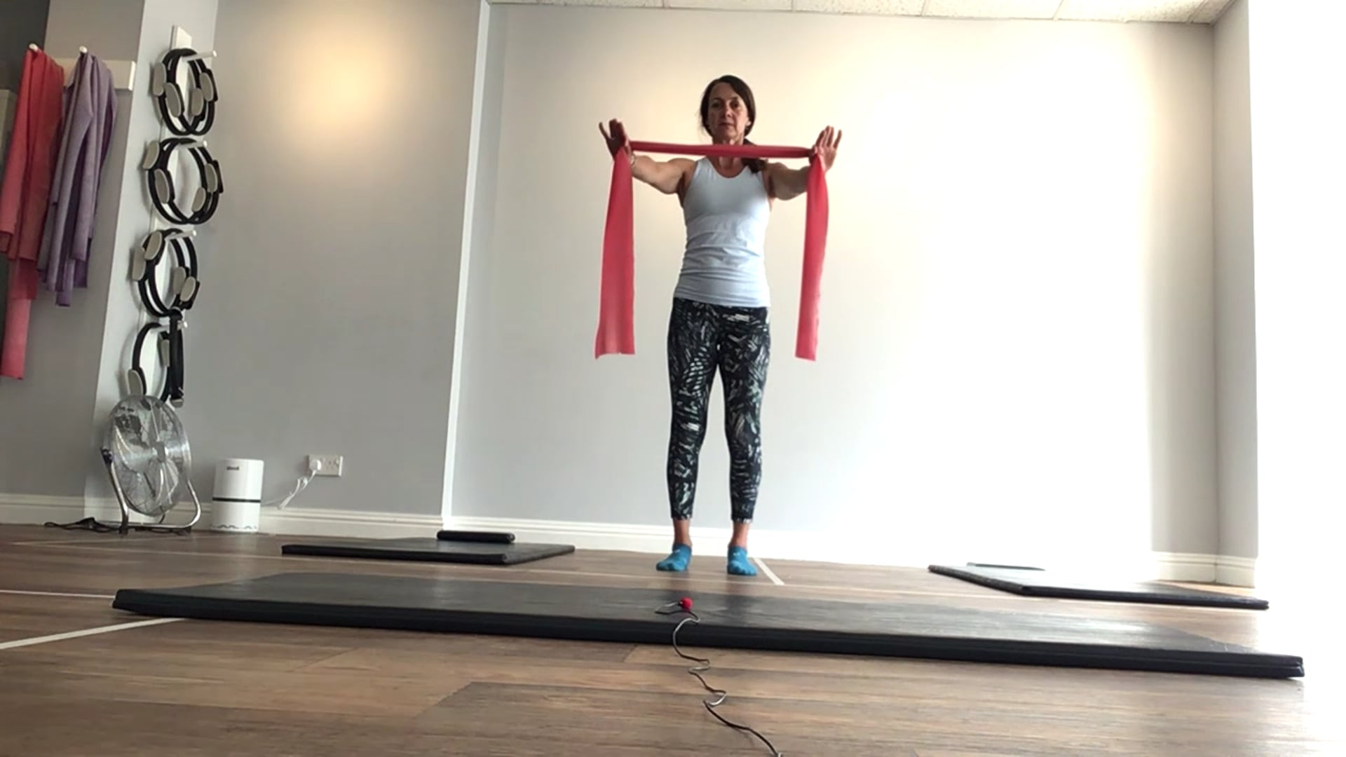 141 - Easy going intermediate class with a band