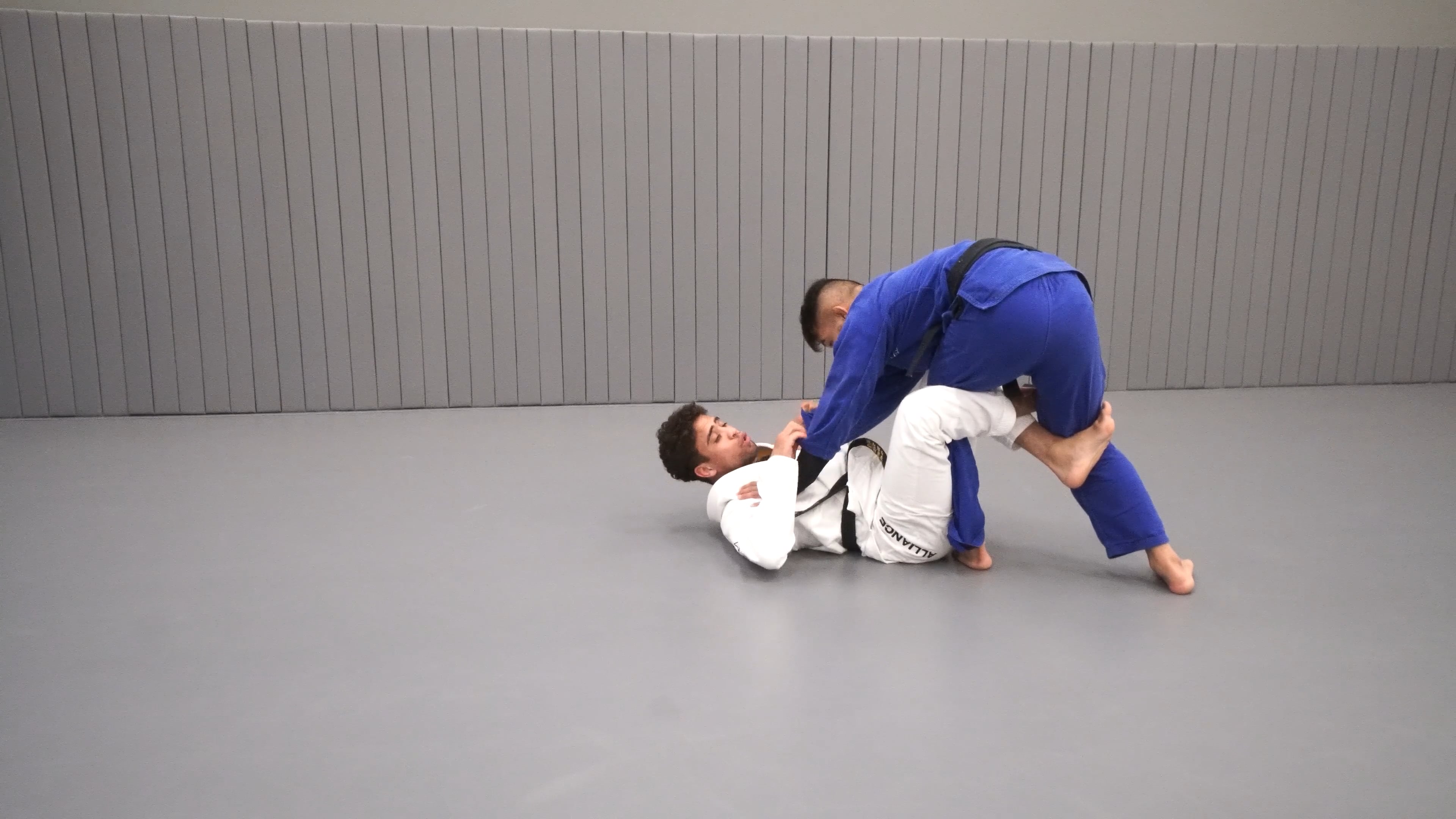 Grip Fighting Concepts to De La Riva X Sweep