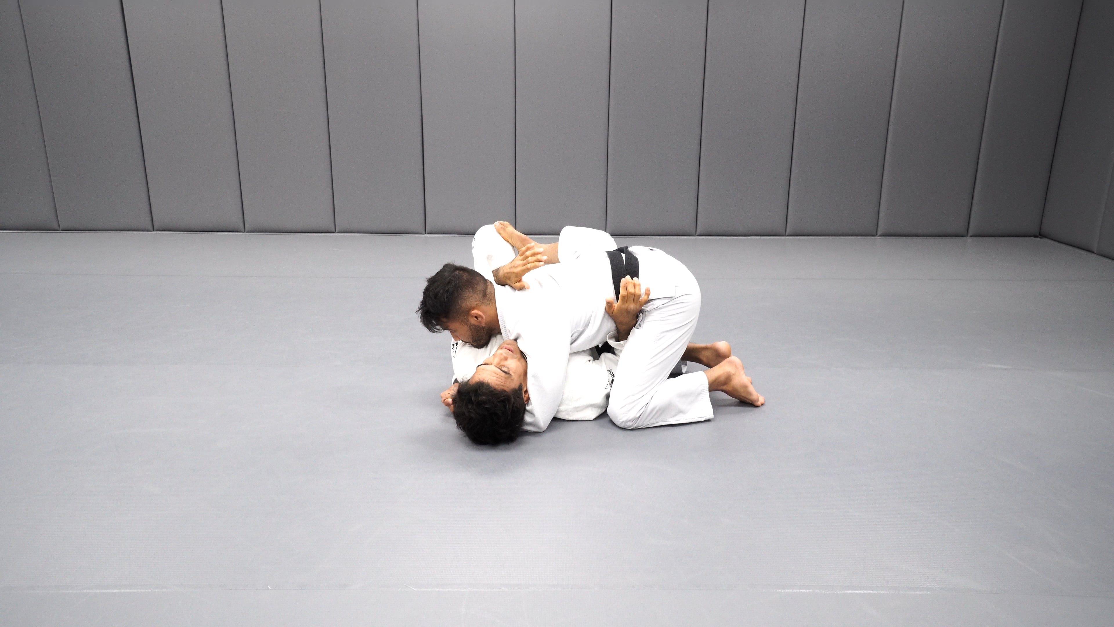 Stuffing the leg guard retention from mount